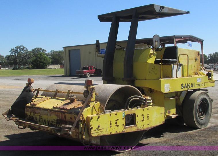 image for item L5287 Sakai TW100 vibratory single drum roller