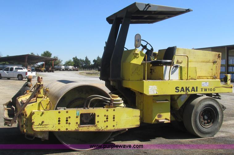 image for item L5287 Sakai TW100 vibratory single drum roller