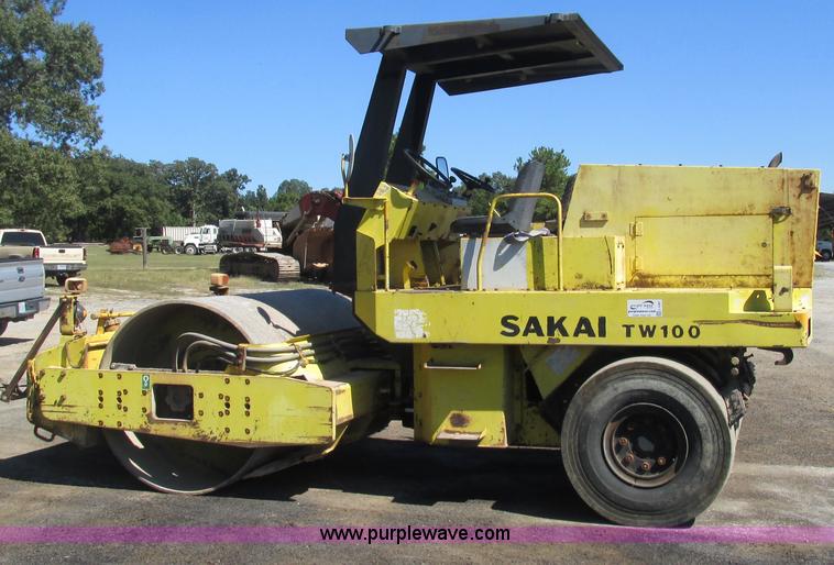 image for item L5287 Sakai TW100 vibratory single drum roller