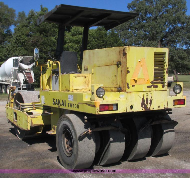 image for item L5287 Sakai TW100 vibratory single drum roller