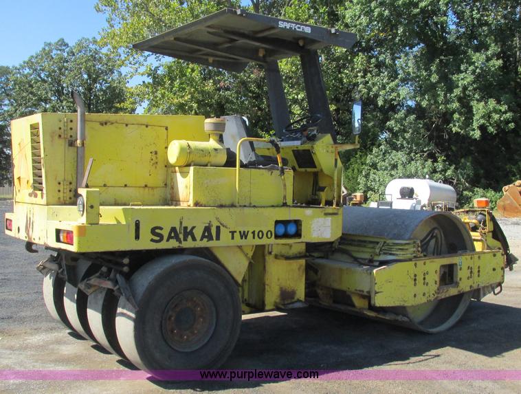 image for item L5287 Sakai TW100 vibratory single drum roller