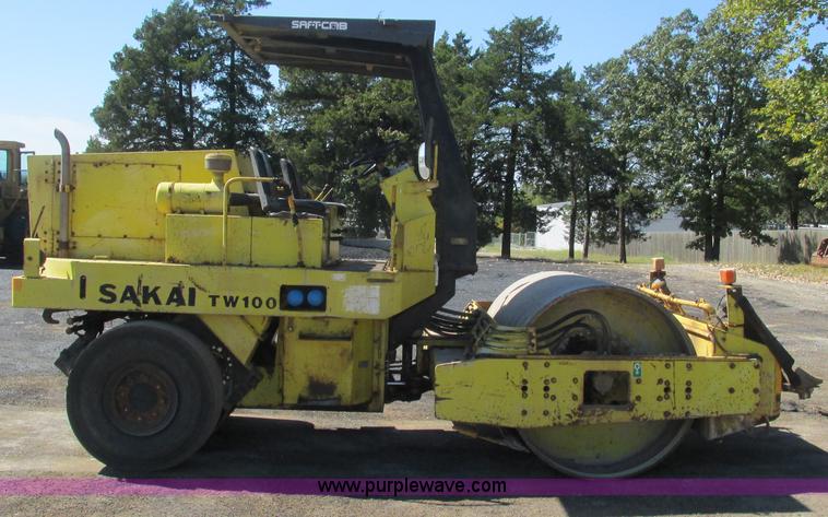 image for item L5287 Sakai TW100 vibratory single drum roller