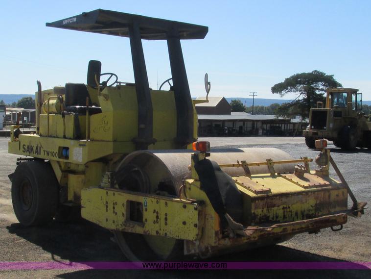 image for item L5287 Sakai TW100 vibratory single drum roller