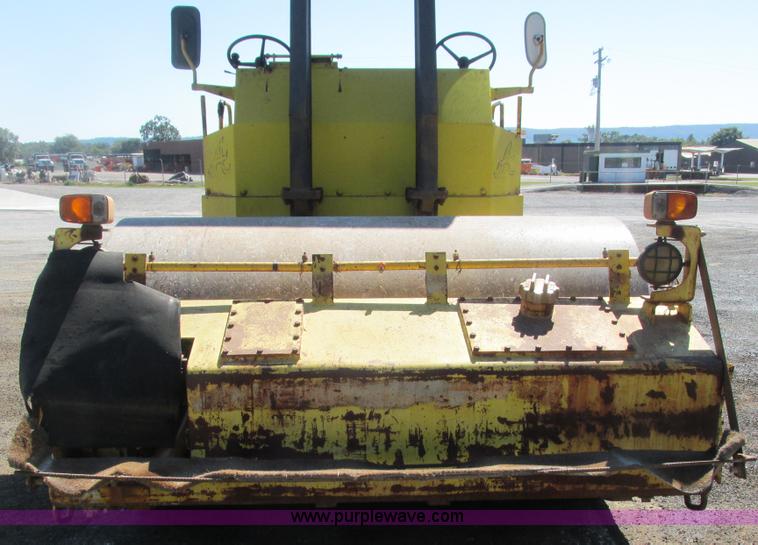 image for item L5287 Sakai TW100 vibratory single drum roller