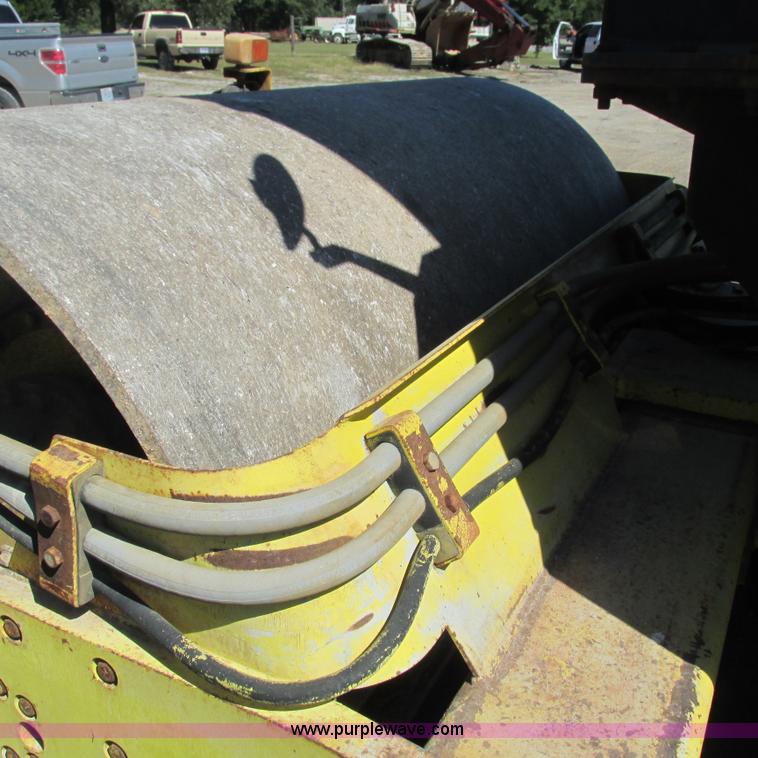 image for item L5287 Sakai TW100 vibratory single drum roller