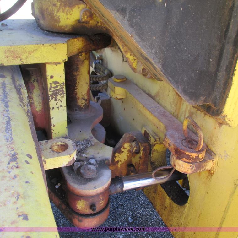 image for item L5287 Sakai TW100 vibratory single drum roller