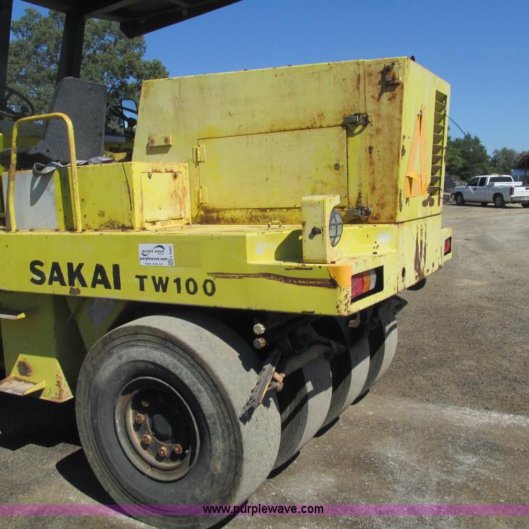 image for item L5287 Sakai TW100 vibratory single drum roller