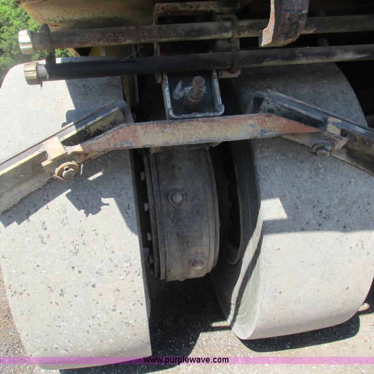 image for item L5287 Sakai TW100 vibratory single drum roller