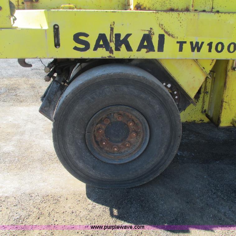 image for item L5287 Sakai TW100 vibratory single drum roller