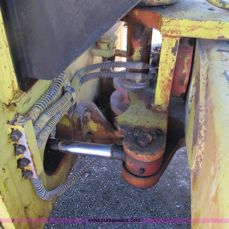 image for item L5287 Sakai TW100 vibratory single drum roller