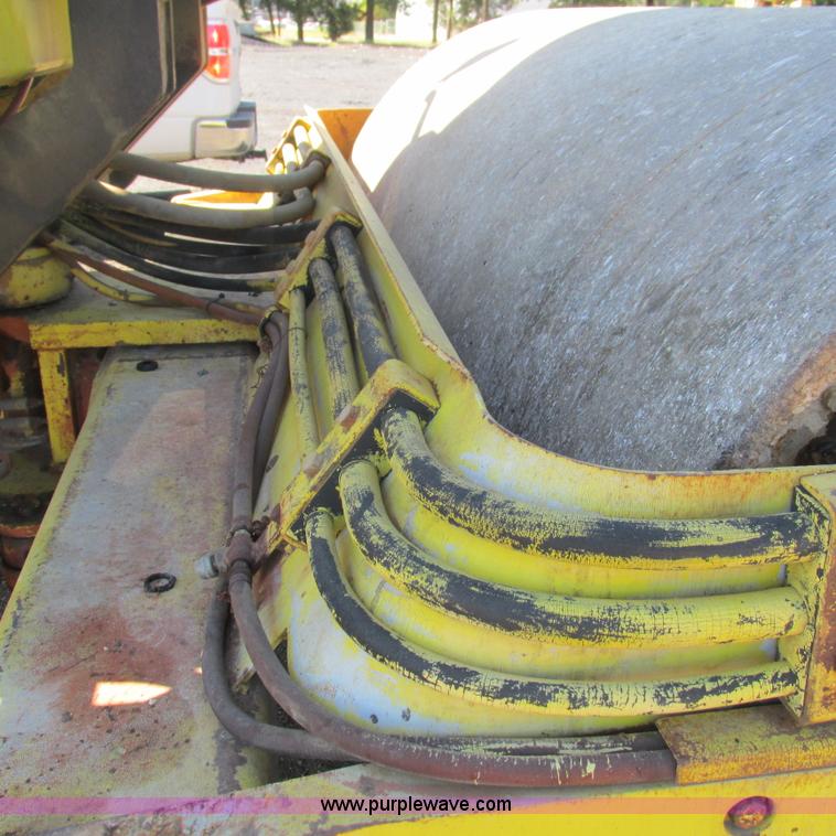 image for item L5287 Sakai TW100 vibratory single drum roller