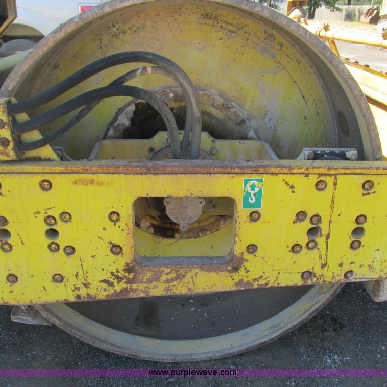 image for item L5287 Sakai TW100 vibratory single drum roller
