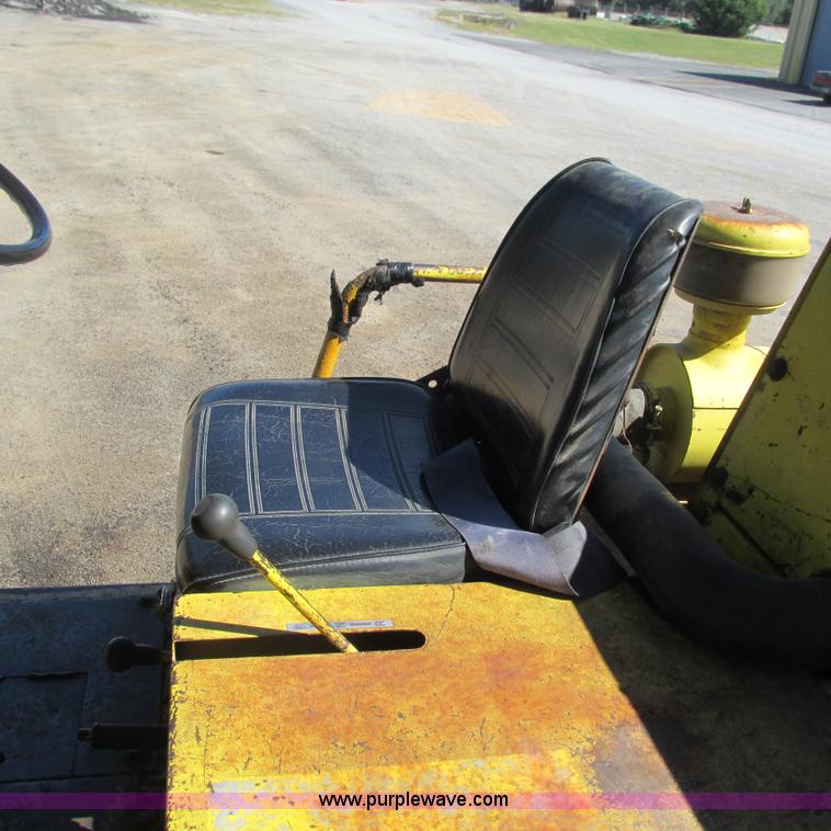 image for item L5287 Sakai TW100 vibratory single drum roller