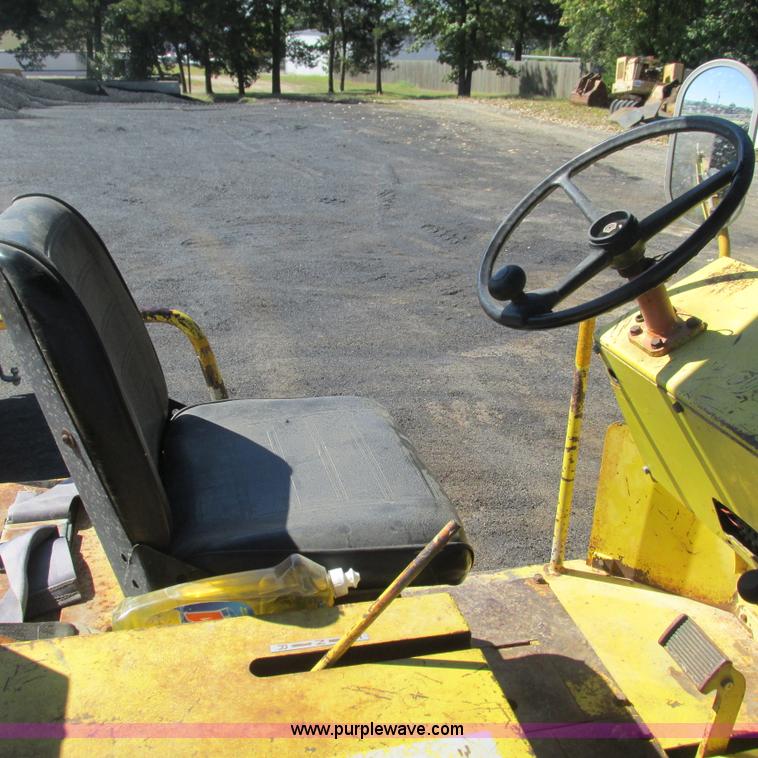 image for item L5287 Sakai TW100 vibratory single drum roller