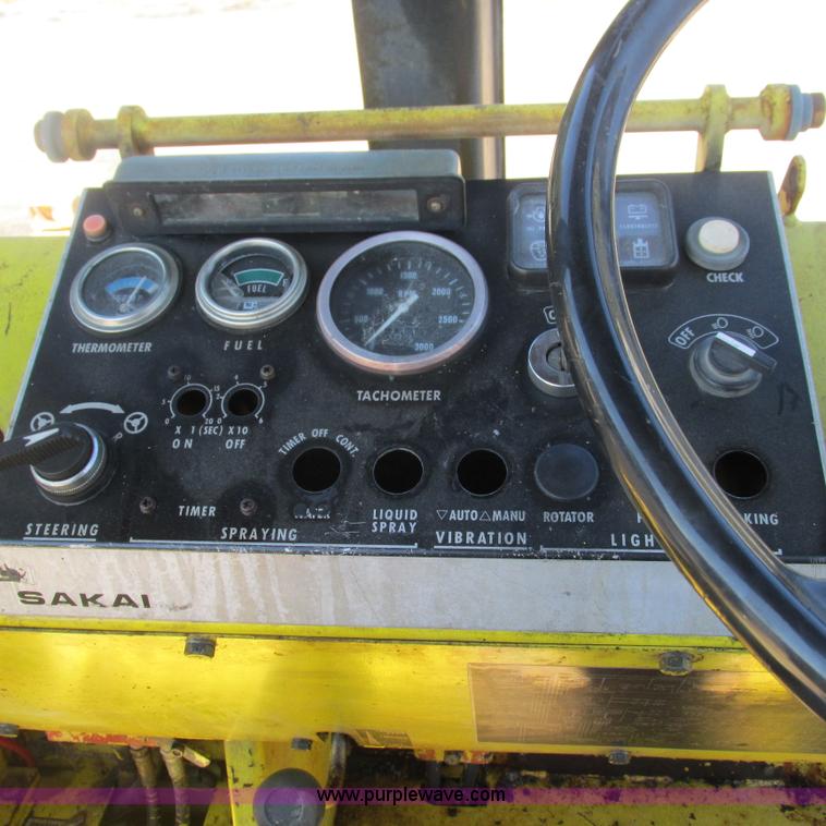 image for item L5287 Sakai TW100 vibratory single drum roller