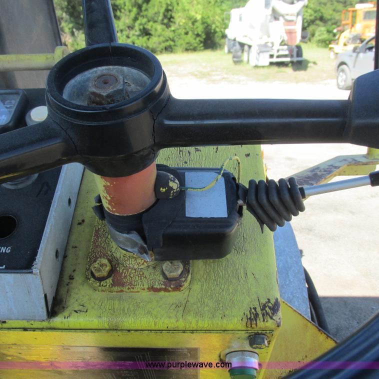 image for item L5287 Sakai TW100 vibratory single drum roller