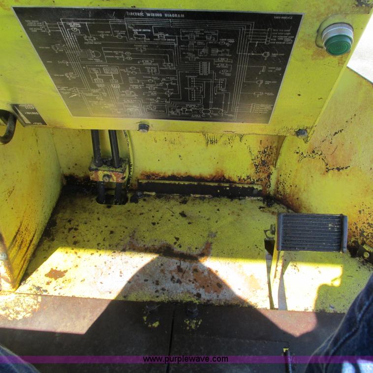 image for item L5287 Sakai TW100 vibratory single drum roller