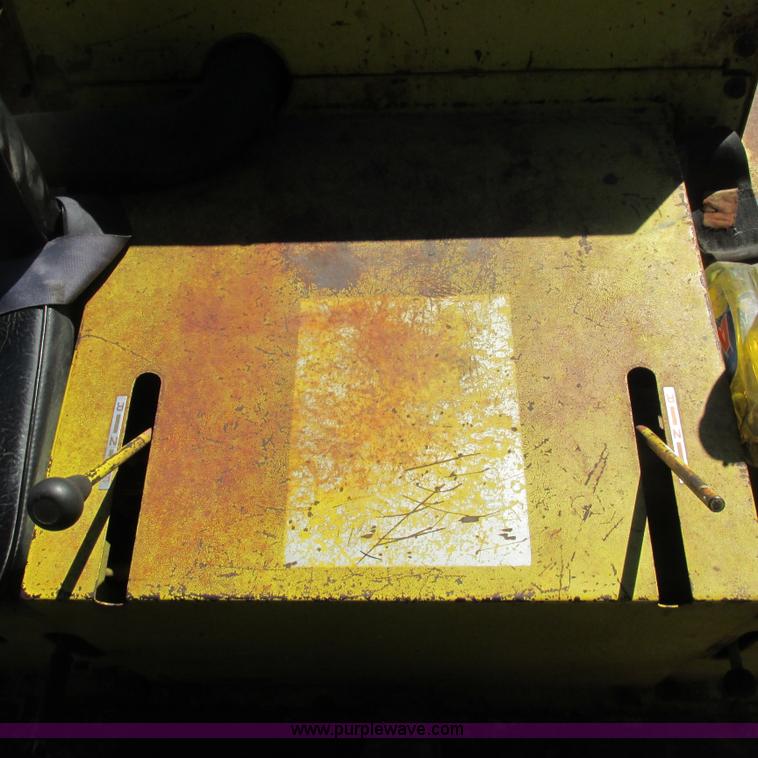 image for item L5287 Sakai TW100 vibratory single drum roller