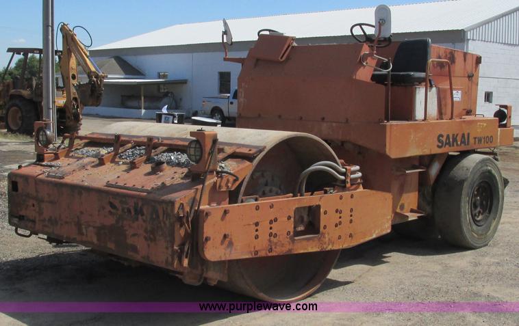 image for item L5293 Sakai TW100 vibratory single drum roller