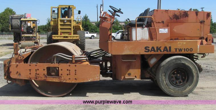 image for item L5293 Sakai TW100 vibratory single drum roller