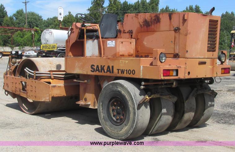 image for item L5293 Sakai TW100 vibratory single drum roller