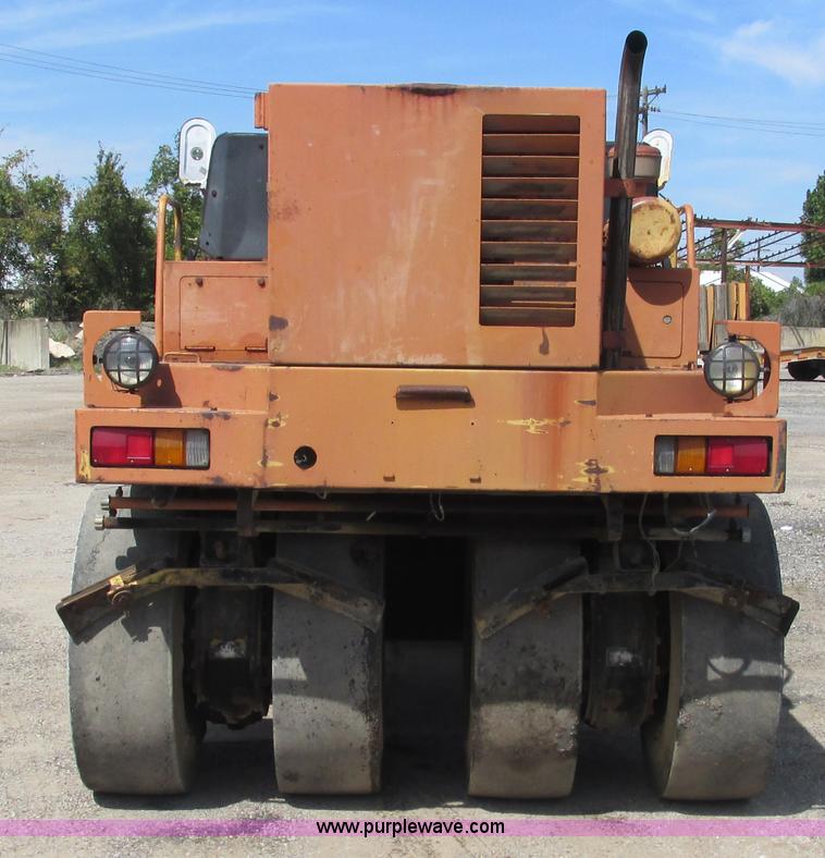 image for item L5293 Sakai TW100 vibratory single drum roller