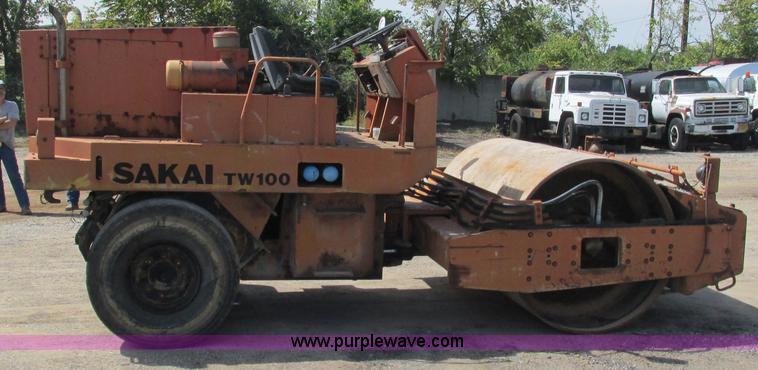 image for item L5293 Sakai TW100 vibratory single drum roller