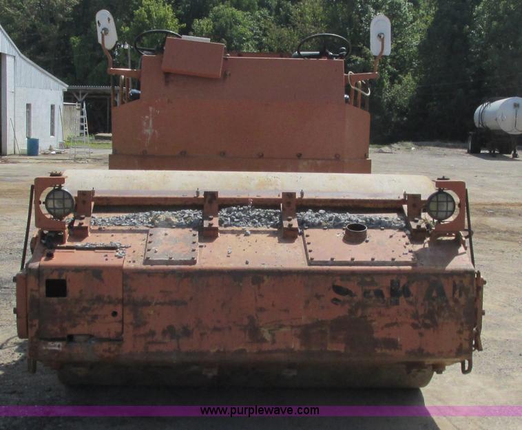 image for item L5293 Sakai TW100 vibratory single drum roller