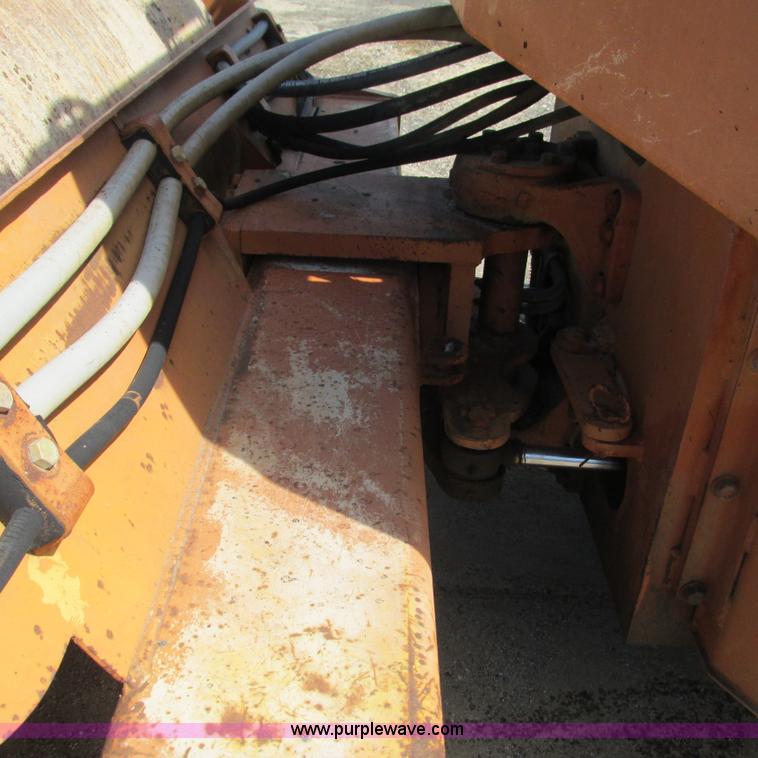 image for item L5293 Sakai TW100 vibratory single drum roller