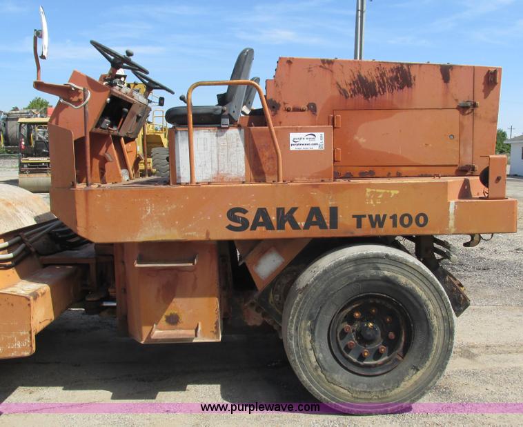 image for item L5293 Sakai TW100 vibratory single drum roller