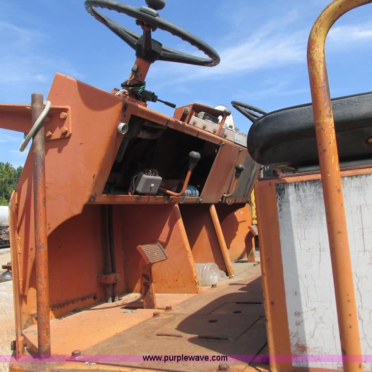 image for item L5293 Sakai TW100 vibratory single drum roller