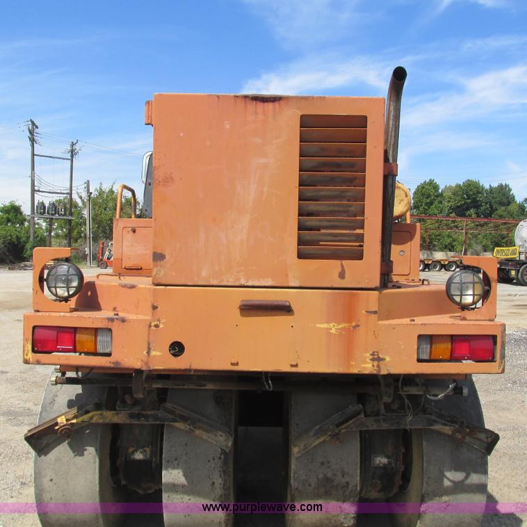 image for item L5293 Sakai TW100 vibratory single drum roller