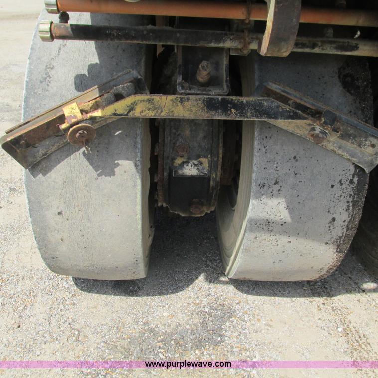 image for item L5293 Sakai TW100 vibratory single drum roller