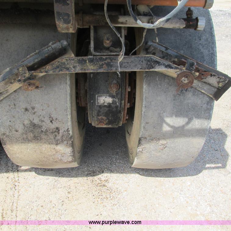 image for item L5293 Sakai TW100 vibratory single drum roller