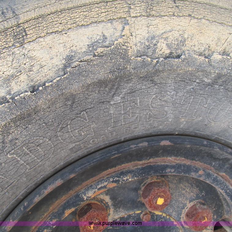 image for item L5293 Sakai TW100 vibratory single drum roller