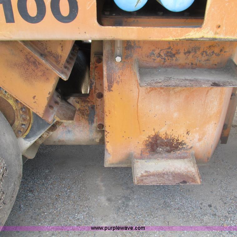 image for item L5293 Sakai TW100 vibratory single drum roller