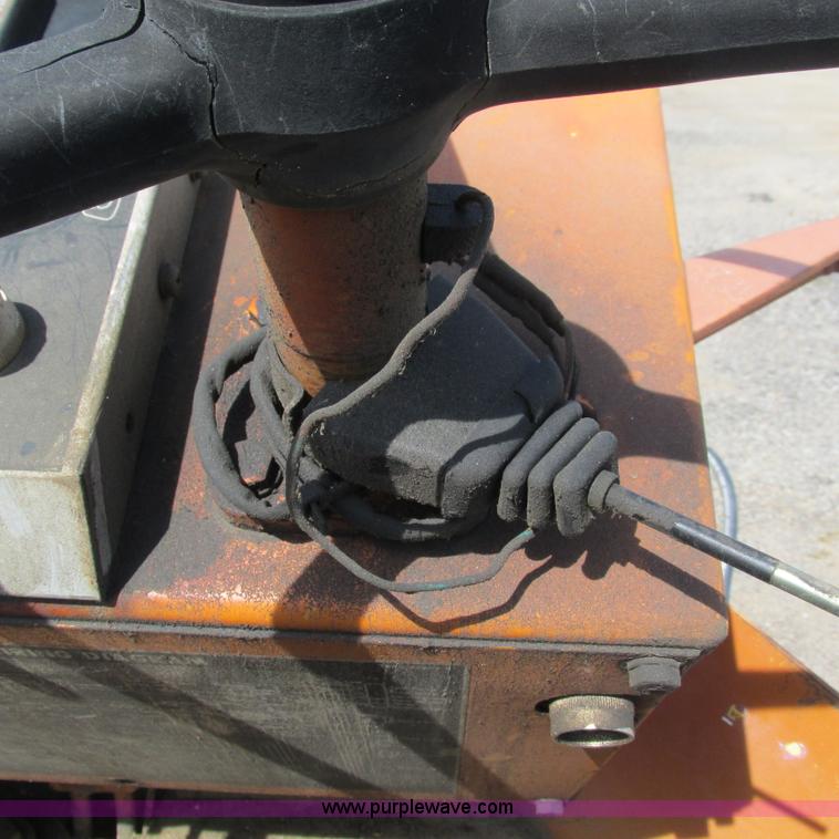 image for item L5293 Sakai TW100 vibratory single drum roller