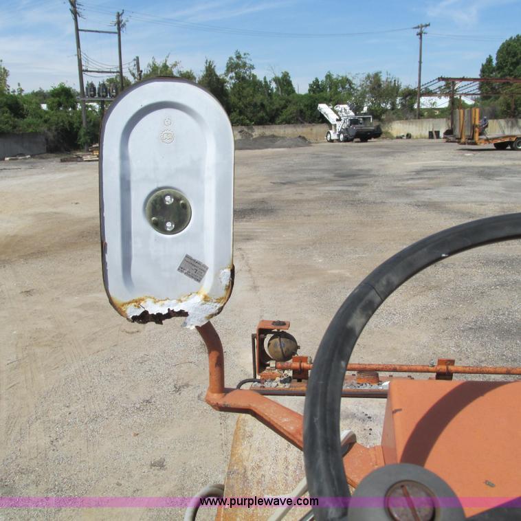 image for item L5293 Sakai TW100 vibratory single drum roller