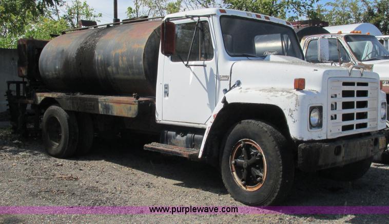 image for item L5296 1981 International oil distribution truck