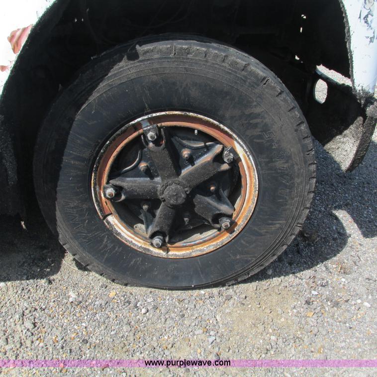 image for item L5296 1981 International oil distribution truck