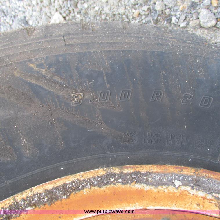 image for item L5296 1981 International oil distribution truck