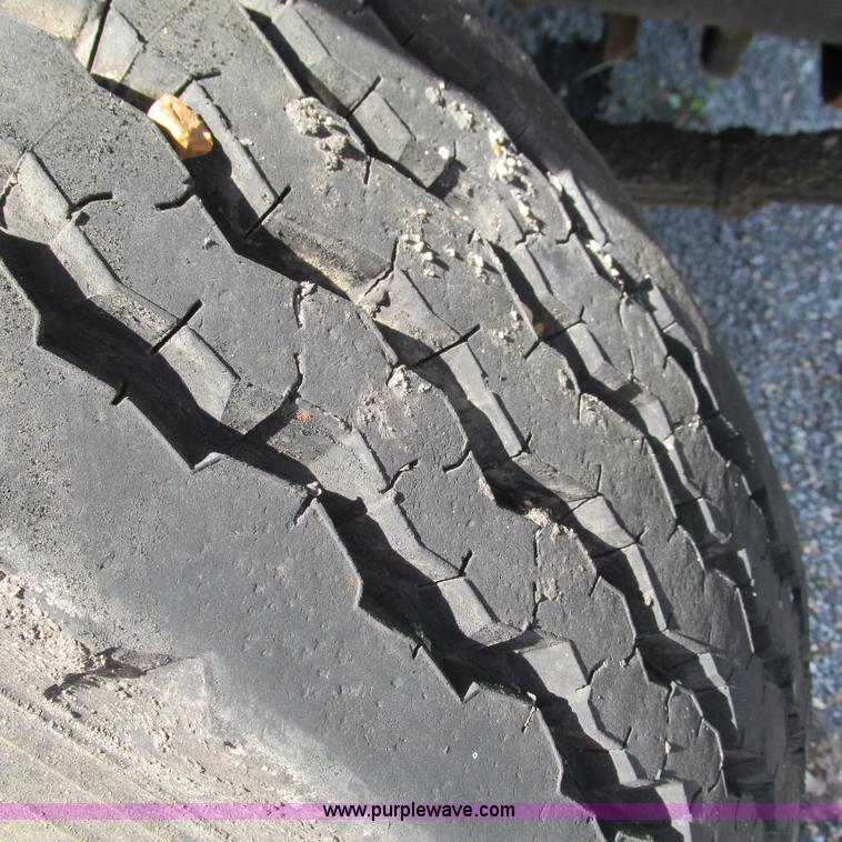 image for item L5296 1981 International oil distribution truck