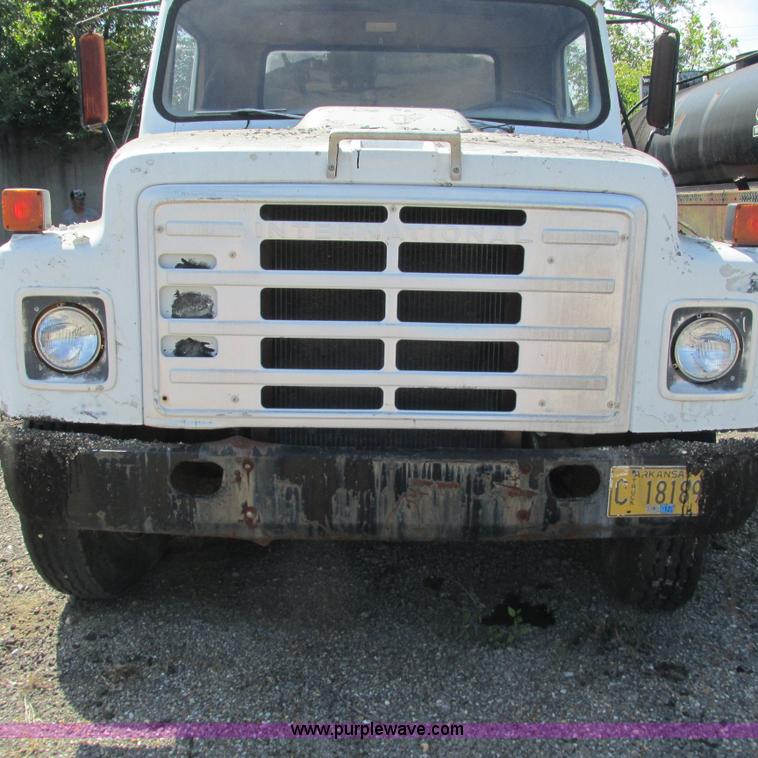 image for item L5296 1981 International oil distribution truck