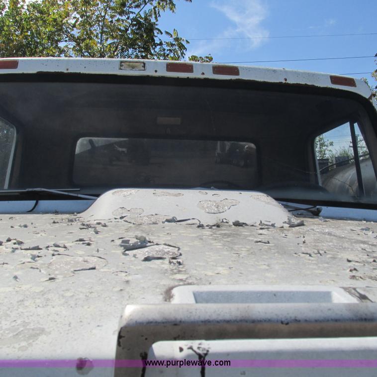 image for item L5296 1981 International oil distribution truck