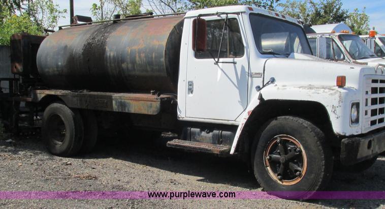 image for item L5296 1981 International oil distribution truck