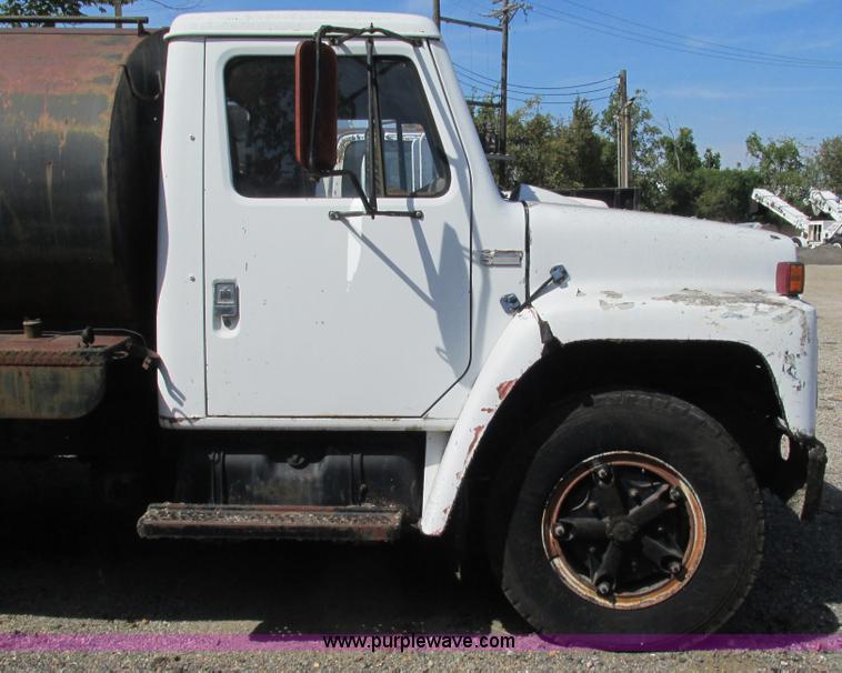 image for item L5296 1981 International oil distribution truck