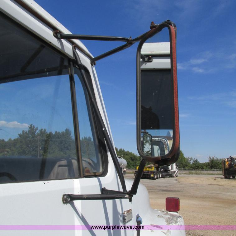 image for item L5296 1981 International oil distribution truck