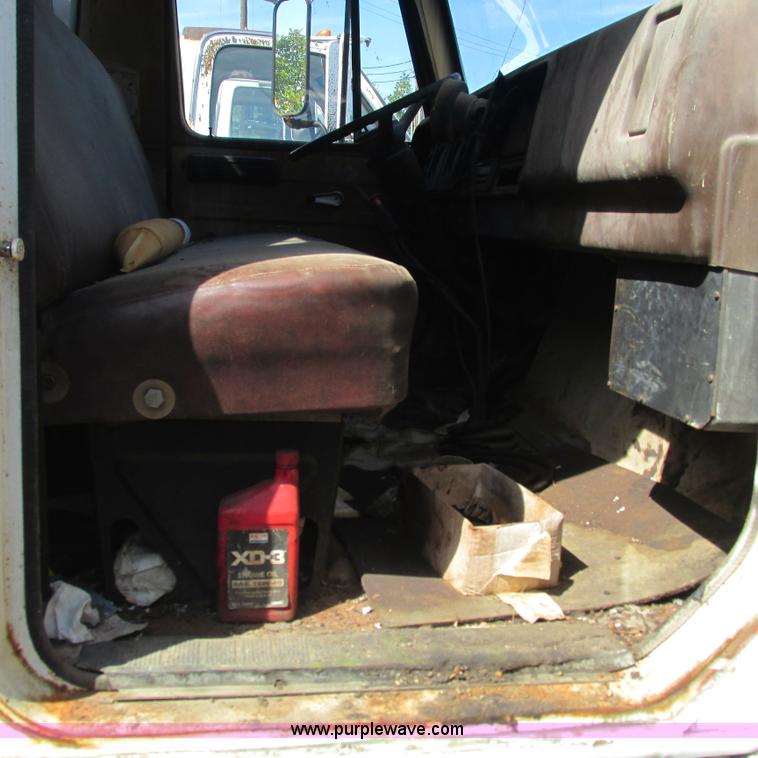 image for item L5296 1981 International oil distribution truck