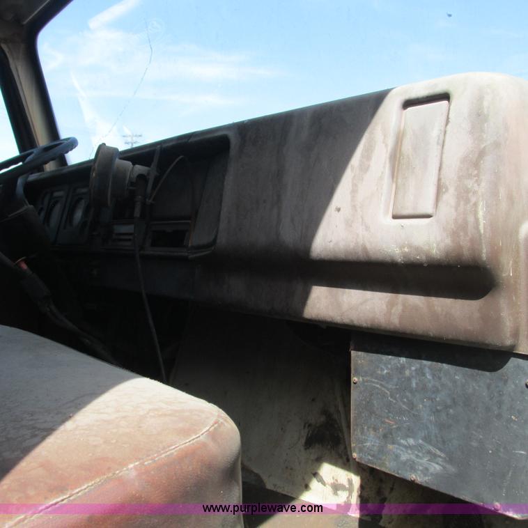 image for item L5296 1981 International oil distribution truck