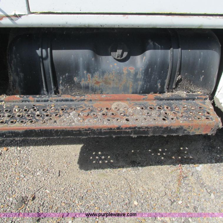 image for item L5296 1981 International oil distribution truck